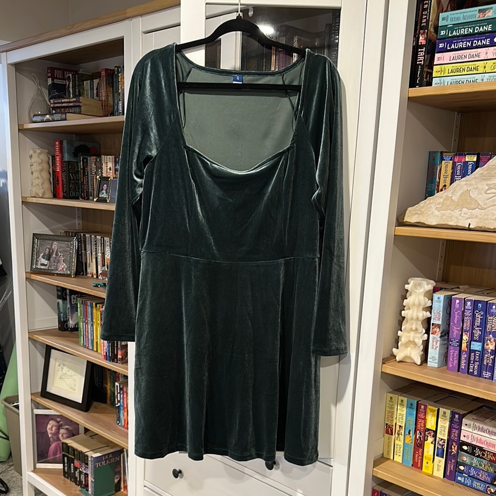 Elegant Green Velvet Dress